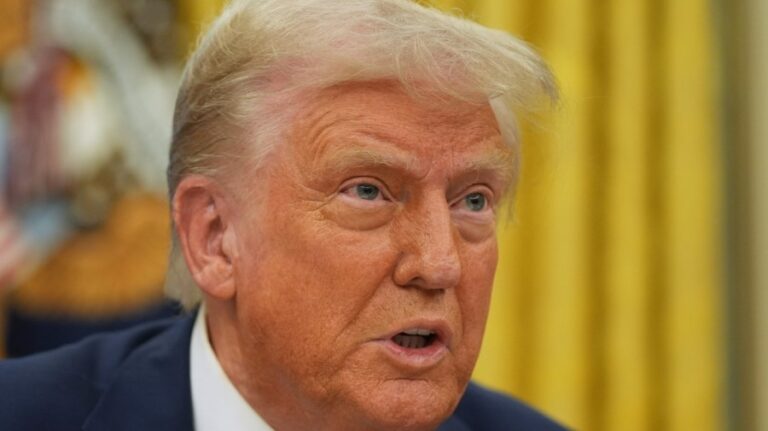 Trump Oval 01312025