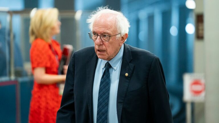 sandersbernie 031225gn01 w