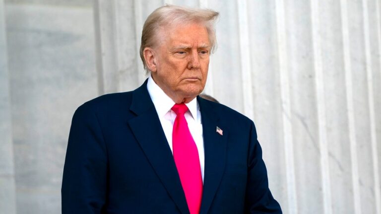 trumpdonald 031225gn11 w