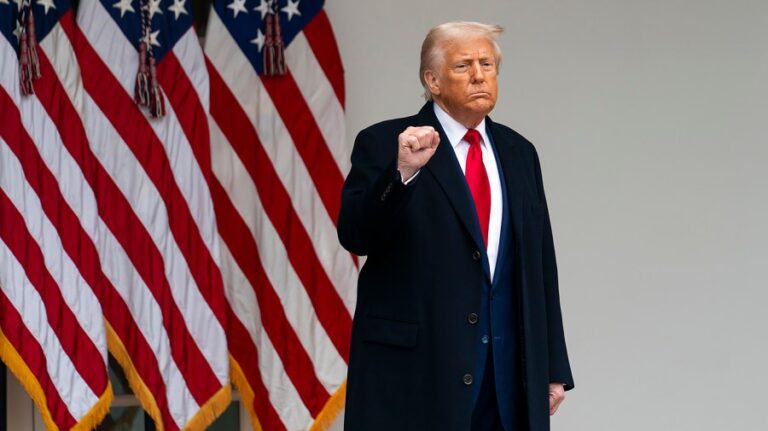 trumpdonald 040225gn29 w