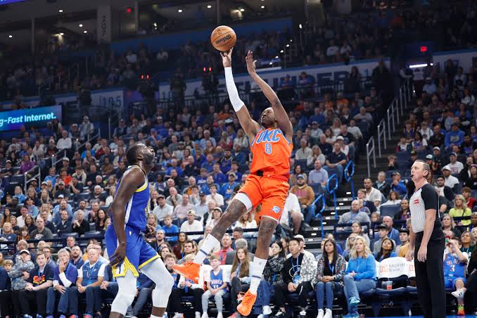 Curry scores 36, OKC loses Holmgren to hip injury in Warriors’ 127-116 win over Thunder
